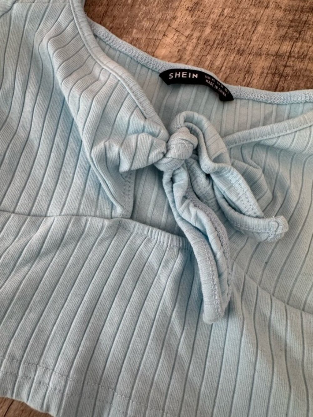 Light blue short sleeve tie crop - Picture 2 of 2
